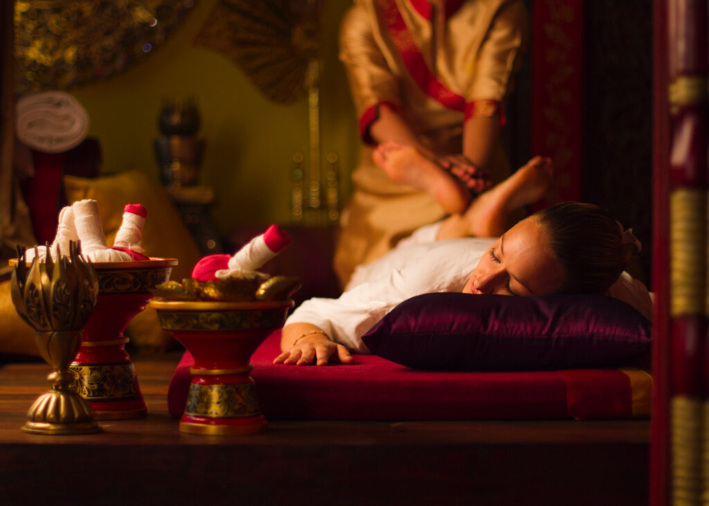 Bei-einer-Massage-in-Zug-entspannen